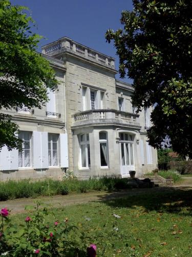 Villa Madeleine : Chambres d'hotes/B&B proche de Coimères