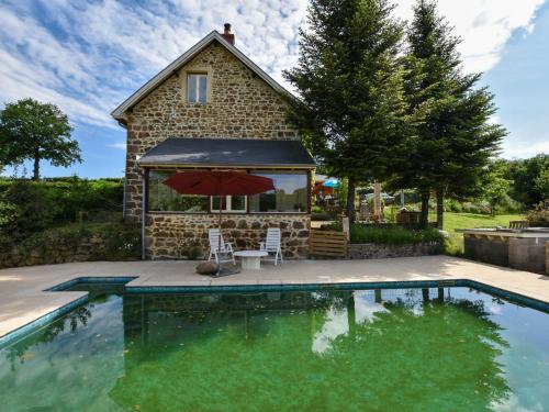 Holiday home Virlet : Hebergement proche de Commentry