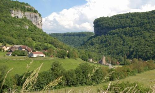 Les gites de la peyrouse : Hebergement proche de Château-Chalon