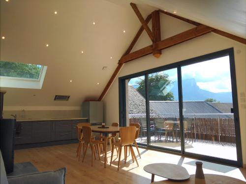 Gîte clair, spacieux et cosy avec vue sur le massif de la Chartreuse : Appartement proche de La Thuile