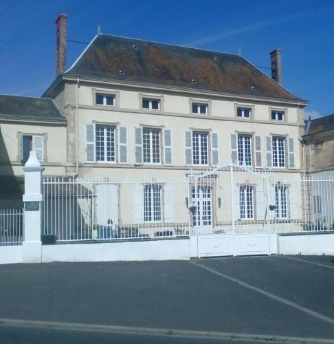 L'ancienne École : Chambres d'hotes/B&B proche de Sainte-Radegonde