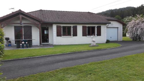 Maison avec vue sur montagnes : Hebergement proche de Dommartin-lès-Remiremont