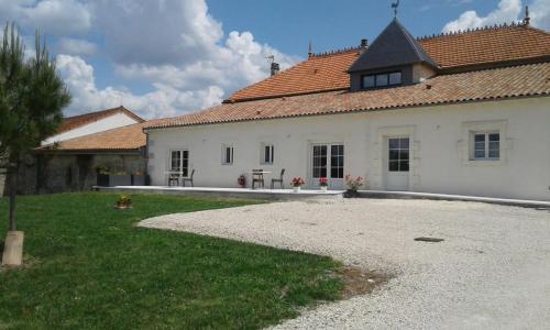 domaine d' Arcalis : Chambres d'hotes/B&B proche d'Angeac-Champagne