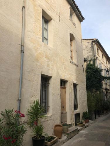 Maison 3 chambres, Arles, centre ville : Appartement proche de Fourques