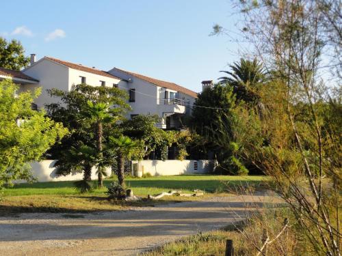 Hotel Canal Aigues Mortes : Hotel proche d'Aigues-Mortes