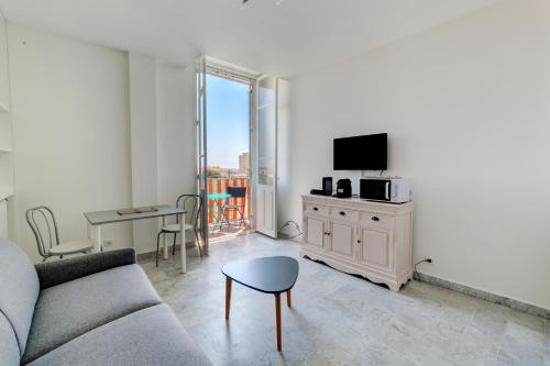 Appartement Studio with sea view next to the Palais-CONGRESS/BEACHES-by IMMOGROOM