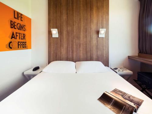 ibis Styles Niort Poitou Charentes : Hotel proche de Fors