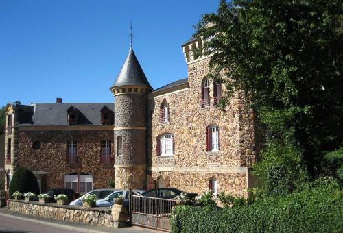 Gîtes Castel des Cèdres : Hebergement proche de Brinay