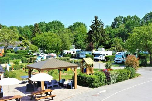 Camping Paris Beau Village : Hebergement proche de Chilly-Mazarin