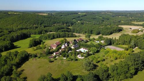 Domaine de Montsalvy : Hebergement proche de Léobard