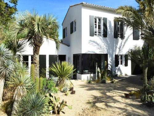 House Les portes en re villa de luxe avec piscine : Hebergement proche de Saint-Clément-des-Baleines