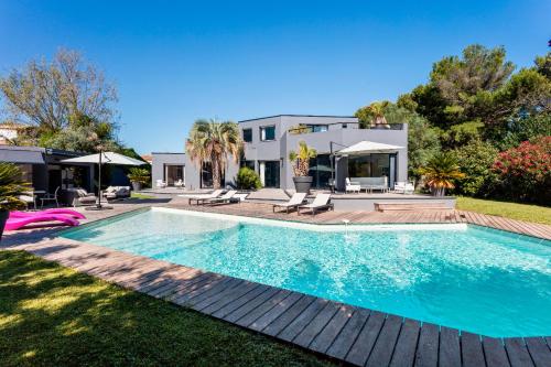 Class Appart Magnifique villa située à Pérols avec piscine et jardin : Hebergement proche de Palavas-les-Flots