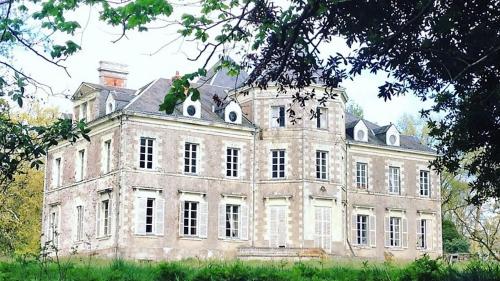 Château de Saint Thomas : Chambres d'hotes/B&B proche de Brains