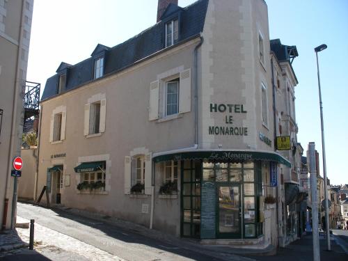 Hôtel Restaurant LE MONARQUE : Hotel proche de Villebarou