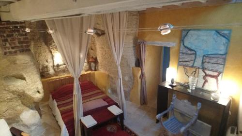 Troglodyte loft : Chambres d'hotes/B&B proche de Villemardy