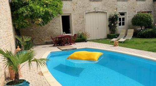 LE JARDIN Chambre de charme, piscine à Meursault : Chambres d'hotes/B&B proche de Ébaty