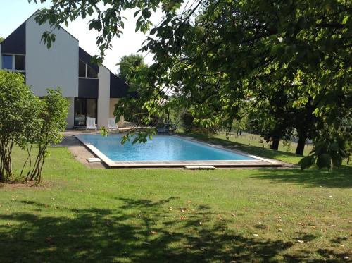 B&B Alsace dans grande maison avec piscine : Chambres d'hotes/B&B proche de Menoncourt