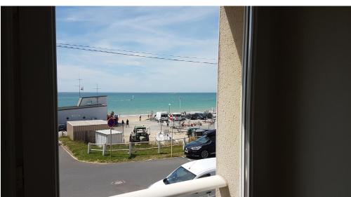 Appartement avec vue mer à 50m de la plage : Appartement proche de Champeaux