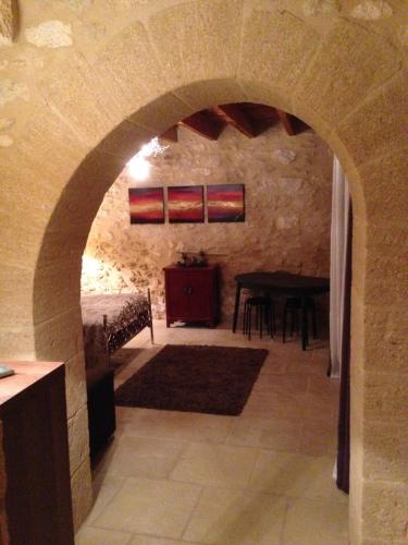 Chambre Maison En Pierre Jacuzzi : Hebergement proche de Vers-Pont-du-Gard