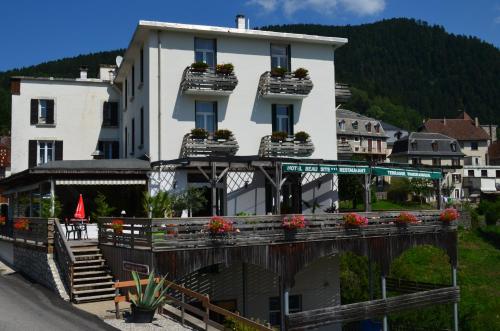 Hotel Le Beau Site : Hotel proche de Sarcenas