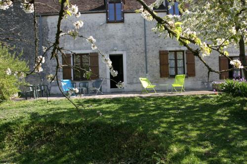 La Ferme Du Chatel : Chambres d'hotes/B&B proche de Montigny-Lencoup