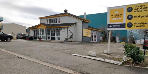 Première Classe Coignieres : Hotel proche de Lévis-Saint-Nom