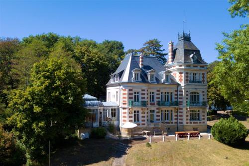 Domaine des Myosotis : Chambres d'hotes/B&B proche de Château-Chinon(Campagne)