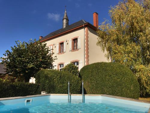 Villa De Vacances l'Ancienne Ecole : Hebergement proche de Saint-Cyr-les-Champagnes
