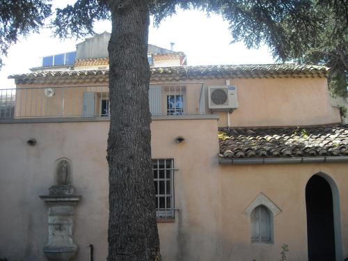 Maison de ville aux couleurs provençales. : Hebergement proche de Monteux