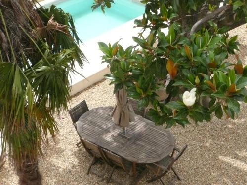 Clos du Magnolia : Chambres d'hotes/B&B proche de Prades-sur-Vernazobre