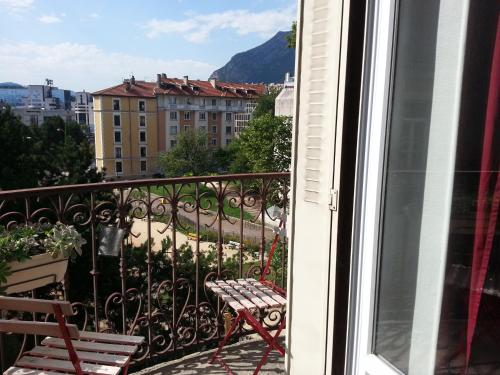 A room with a view ⭐ : Appartement proche de Échirolles