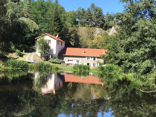 Le Moulin des Baumes : Hebergement proche de Varennes-Saint-Honorat