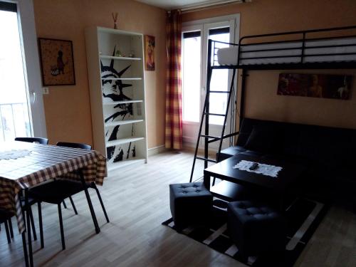 Personne en Déplacement ou étudiant : Appartement proche de Sermoise-sur-Loire