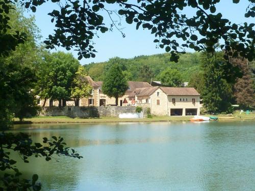 Le Lac Beausoleil : Chambres d'hotes/B&B proche de Saint-Félix-de-Villadeix