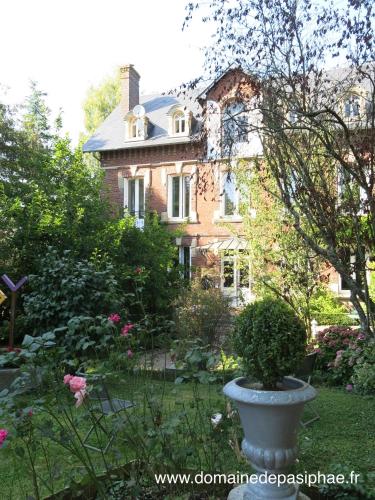 Le Domaine de Pasiphae : Chambres d'hotes/B&B proche de Le Mesnil-Germain