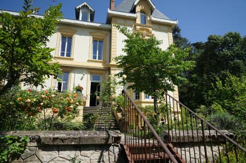 Villa Roassieux : Chambres d'hotes/B&B proche de Planfoy