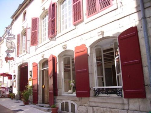 Hôtel Restaurant Henri IV : Hotel proche d'Orbigny-au-Mont