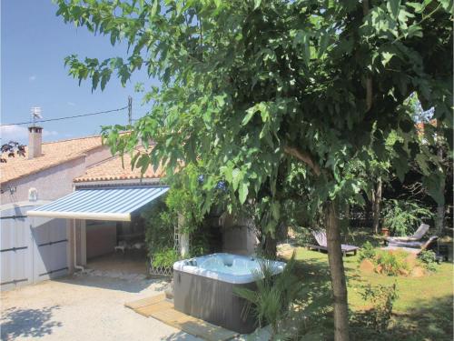 Three-Bedroom Holiday Home in Montelimar : Hebergement proche de Le Teil