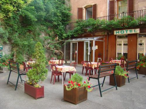 Hotel du Lion Vert : Hotel proche de Les Fessey