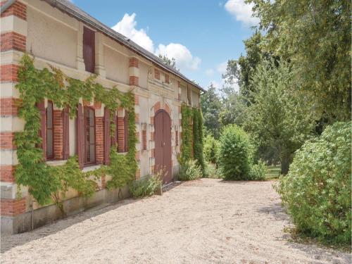 Holiday home Bouére 39 with Outdoor Swimmingpool : Hebergement proche de Solesmes