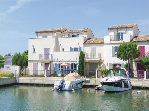 Four-Bedroom Holiday home Mont 05 : Hebergement proche d'Aigues-Mortes