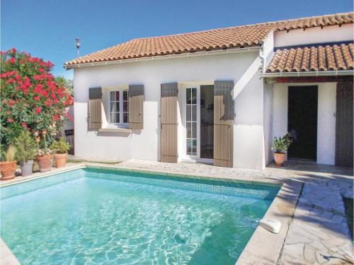Two-Bedroom Holiday Home in Les Angles : Hebergement proche de Barbentane