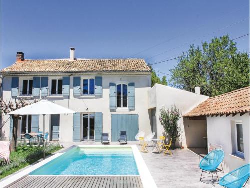 Three-Bedroom Holiday Home in Serignan du Comtat : Hebergement proche de Lagarde-Paréol