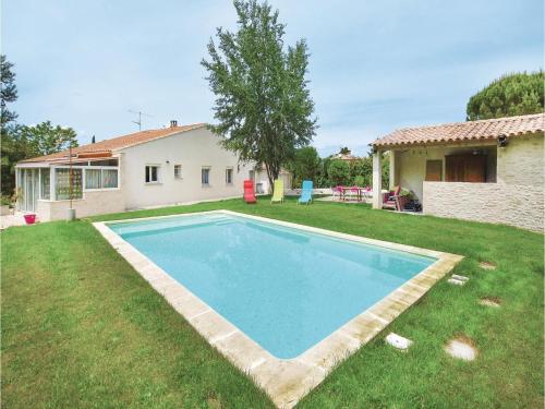Four-Bedroom Holiday Home in Valreas : Hebergement proche de Richerenches