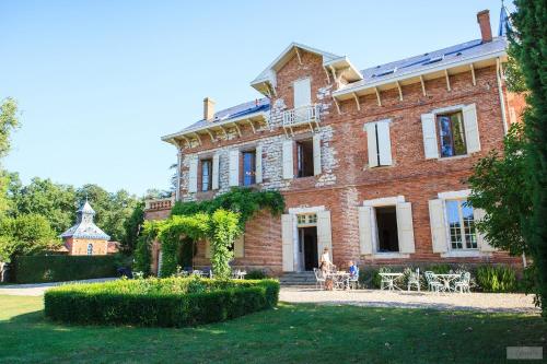 Domaine du Buc Le Château : Chambres d'hotes/B&B proche de Rivières