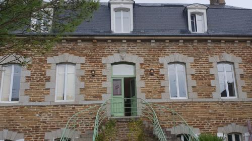 Villa Saint Hilaire du Harcouet : Hebergement proche de Saint-Symphorien-des-Monts