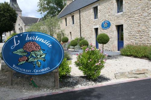 Hôtel - Restaurant l'Hortensia : Hotel proche de Le Tour-du-Parc