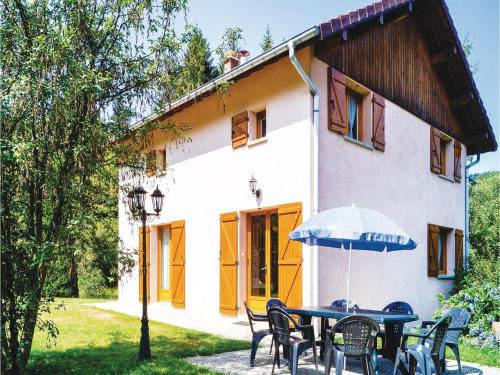 Five-Bedroom Holiday Home in Gerardmer : Hebergement proche de Granges-sur-Vologne