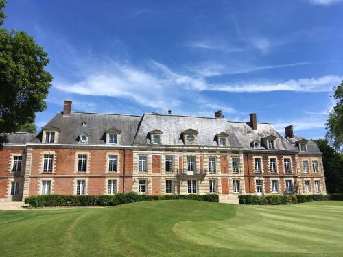 Château d'Humières : Chambres d'hotes/B&B proche de Saint-Léger-aux-Bois
