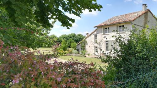 The house in the garden : Hebergement proche de Sauzé-Vaussais